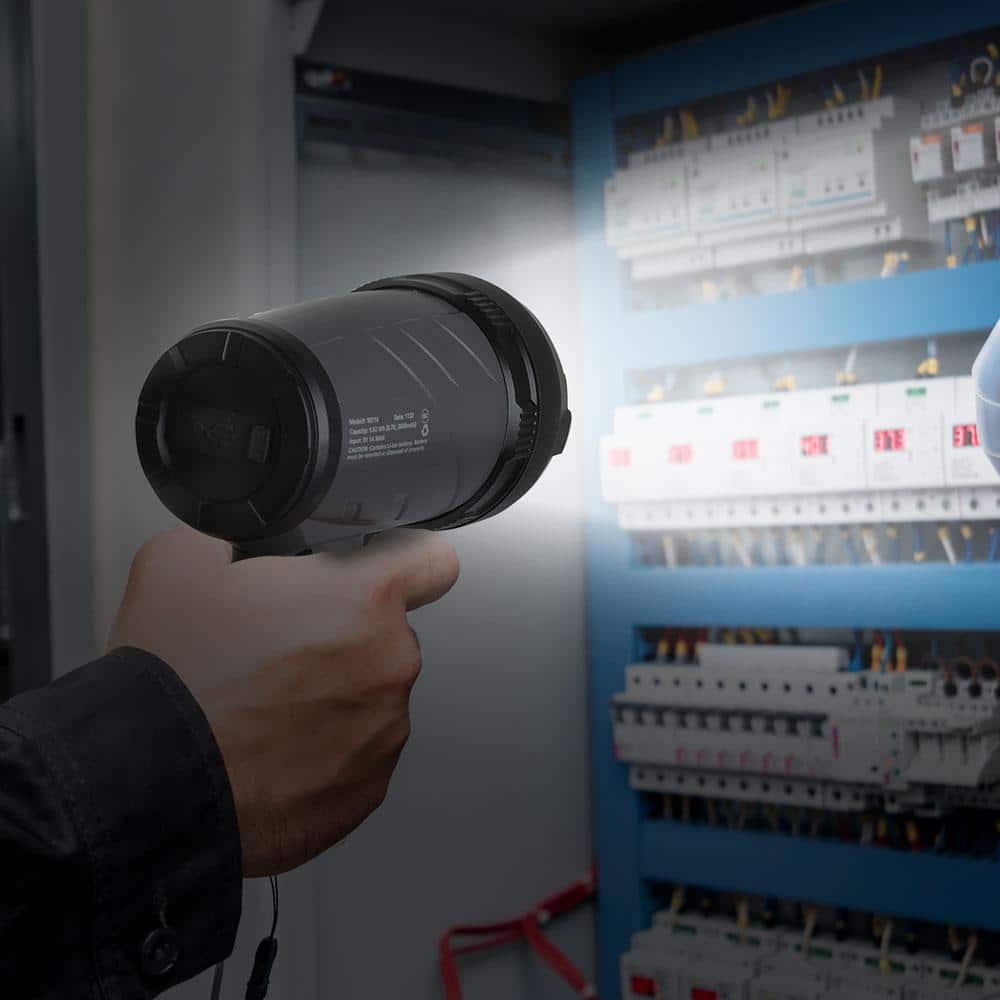 1000 Lumens LED Compact Rechargeable Spotlight with USB Cable - Hercitys