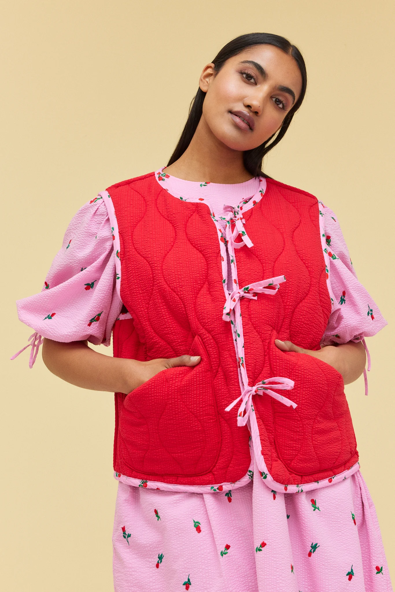 BOW-TIE REVERSIBLE QUILTED VEST - ROSES - Hercitys