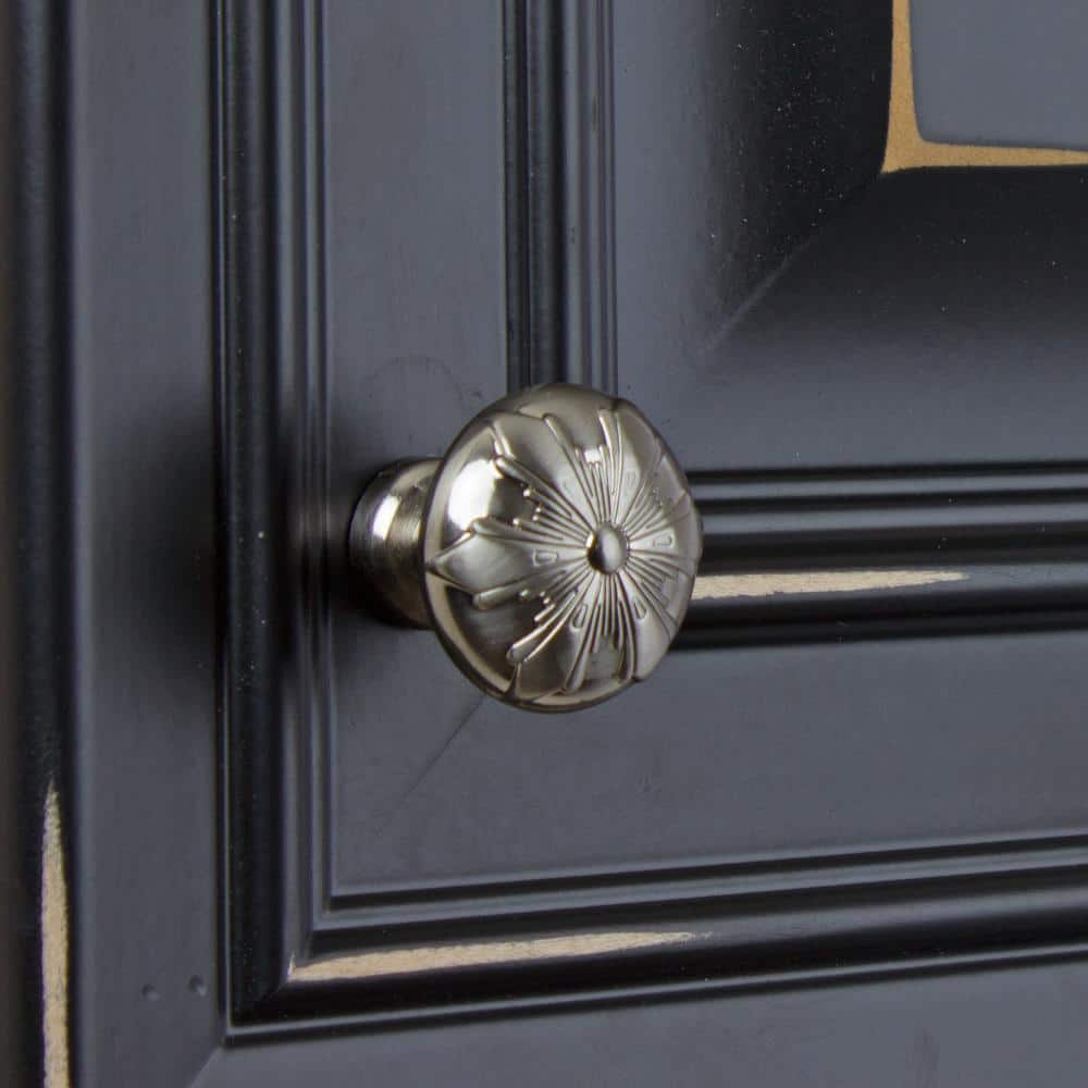 1-1/8 in. Dia Round Snowflake Cabinet Knobs (10-Pack) - Hercitys
