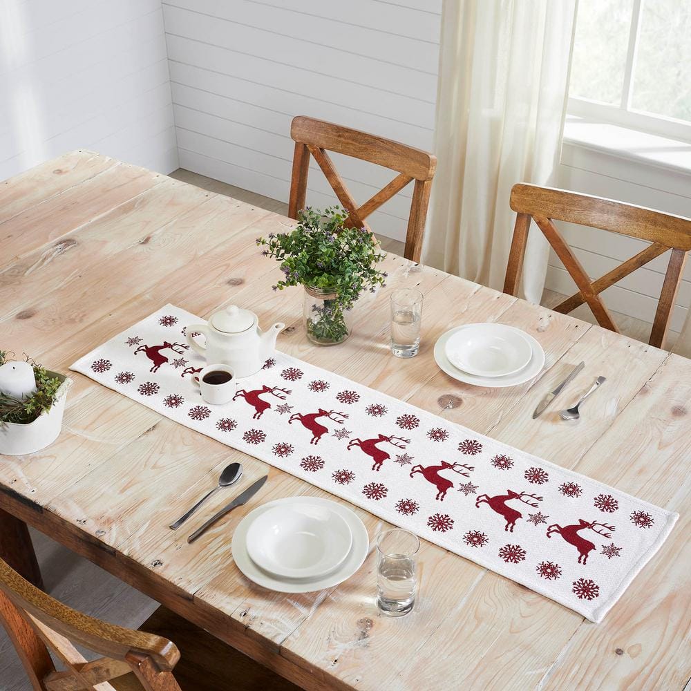 Scandia 12 in. W x 36 in. L Red White Snowflake Seasonal Cotton Polyester Table Runner - Hercitys