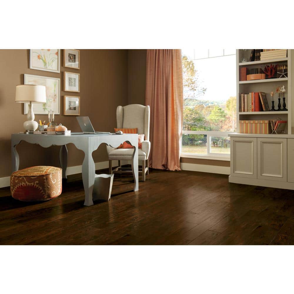American Vintage Pioneer Oak 3/8 in. T x 5 in. W T+G Hand Scraped Engineered Hardwood Flooring (25 sq.ft./ctn) - Hercitys