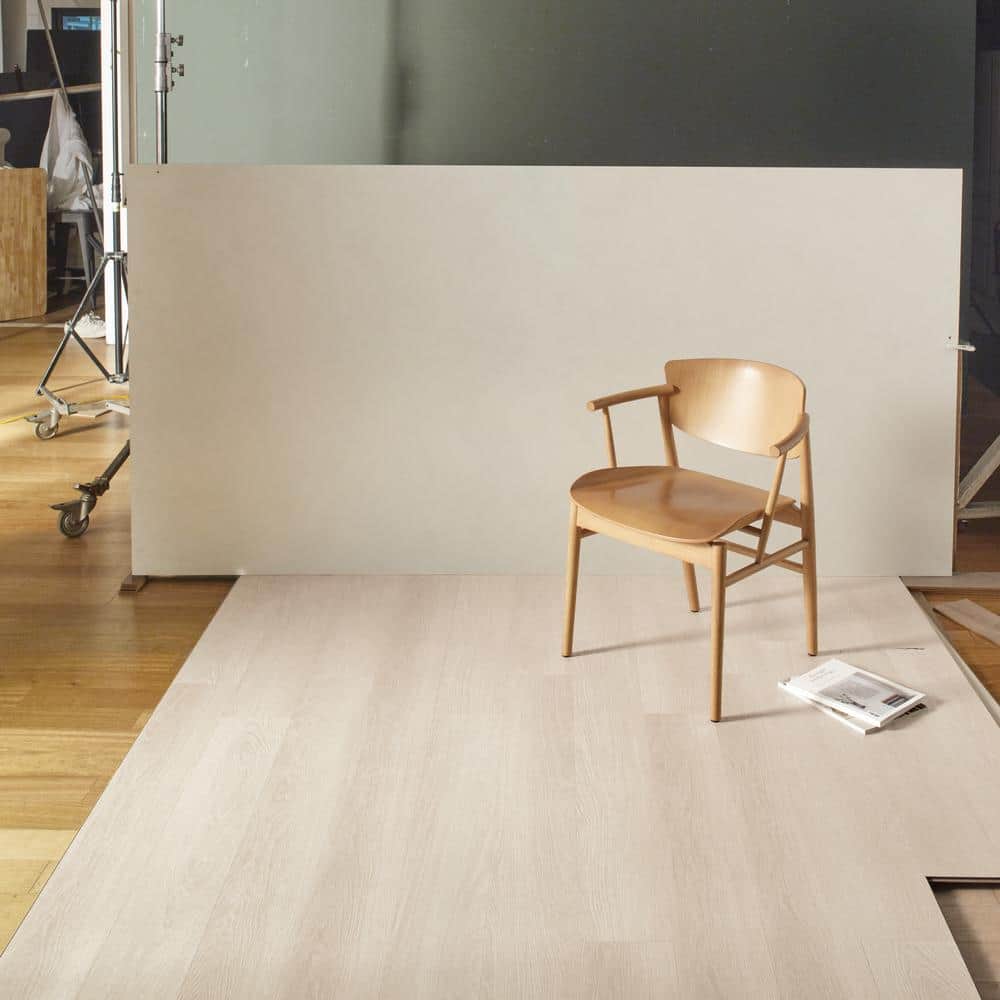 Proteco+ Platinum White Oak EIR 12mm T x 6.41″ W Uniclic HDF AC4 Waterproof Laminate Wood Flooring (21.2 sq. ft./Case) - Hercitys