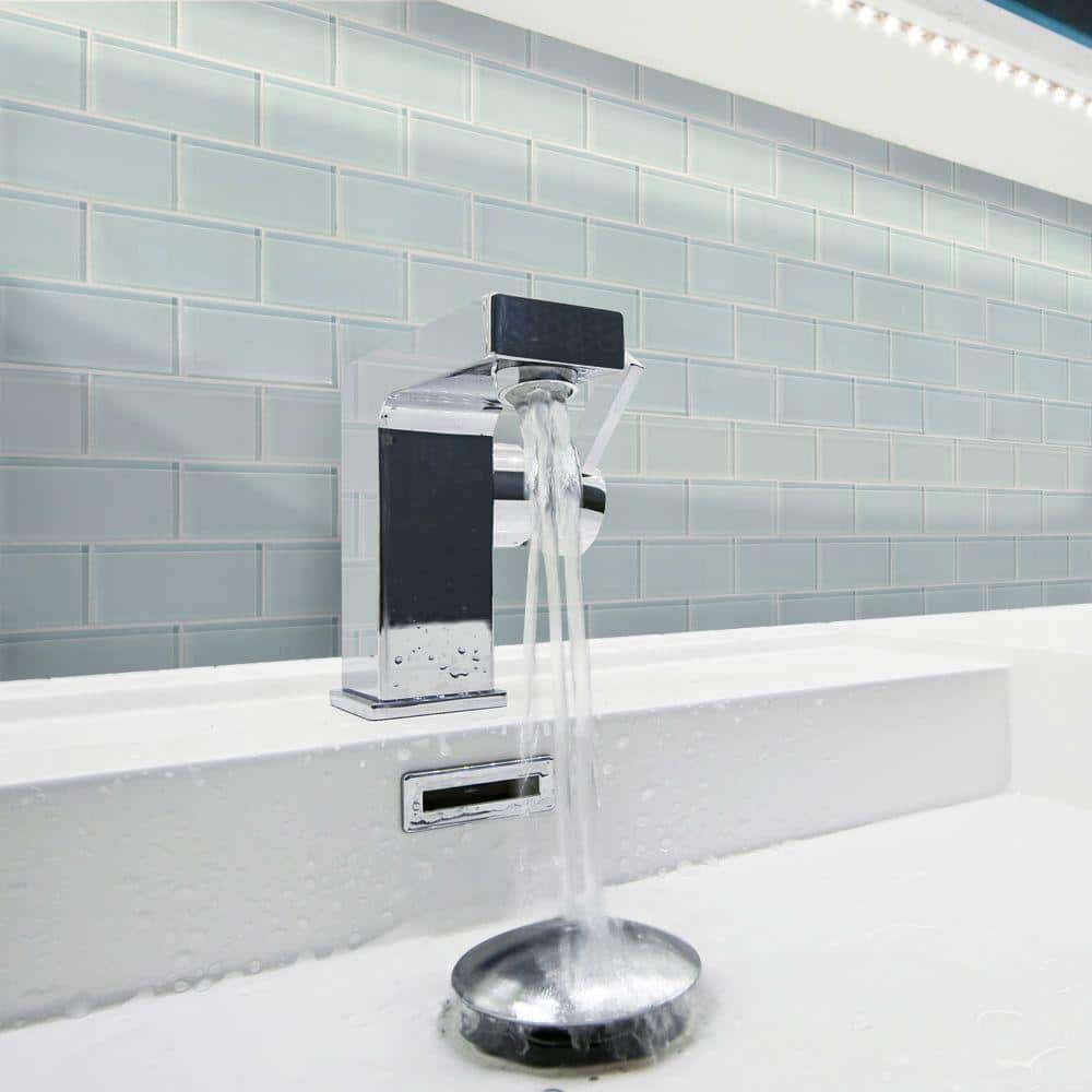 Siberian Gloss Green 11.625 in. x 11.625 in. Interlocking Gloss Glass Mosaic Tile (9.38 sq. ft./Case) - Hercitys