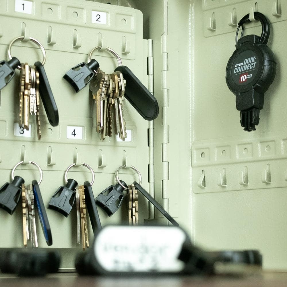 Quik-Connect 24 Key Capacity Key Management Removable and Retractable Keychain with Carabiner Clip - Hercitys