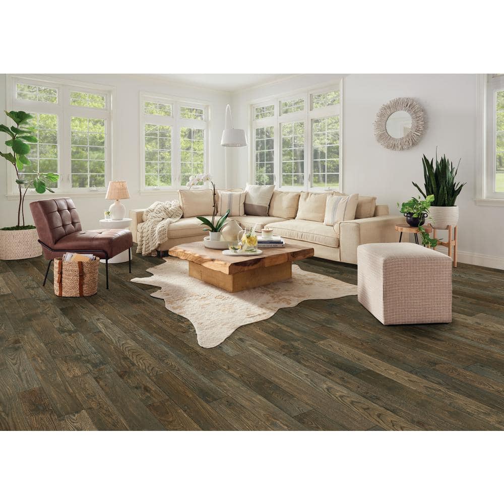 American Vintage Wolf Run Oak 3/4 in. T x 5 in. W Scraped Solid Hardwood Flooring (23.5 sq.ft./ctn) - Hercitys