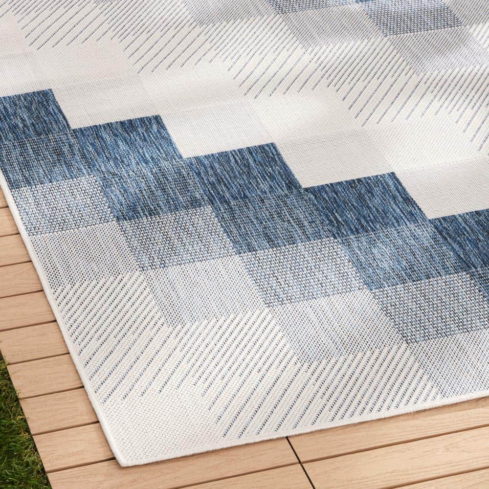 Patio Country Navy Blue/Cream 5 ft. x 7 ft. Ombre Chevron Polypropylene Indoor/Outdoor Area Rug - Hercitys