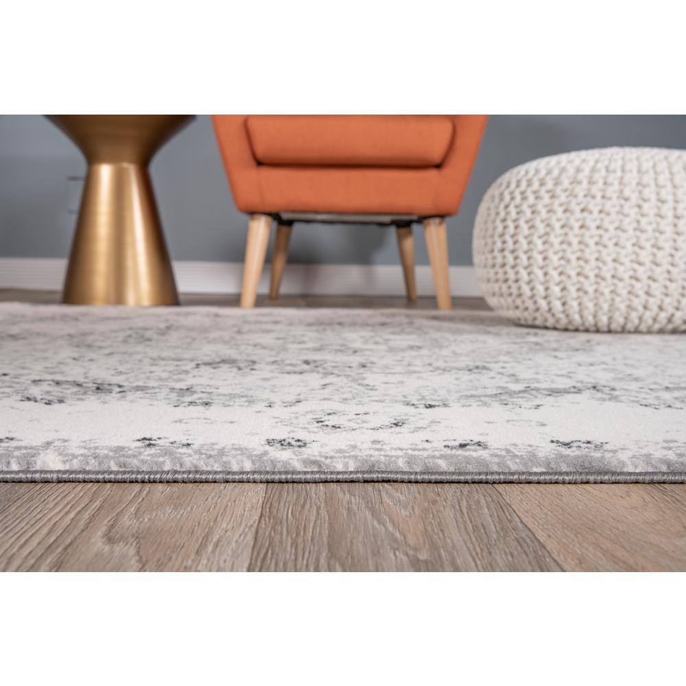 Traditional Distressed Medallion Area Rug 5′ x 7′ Gray - Hercitys