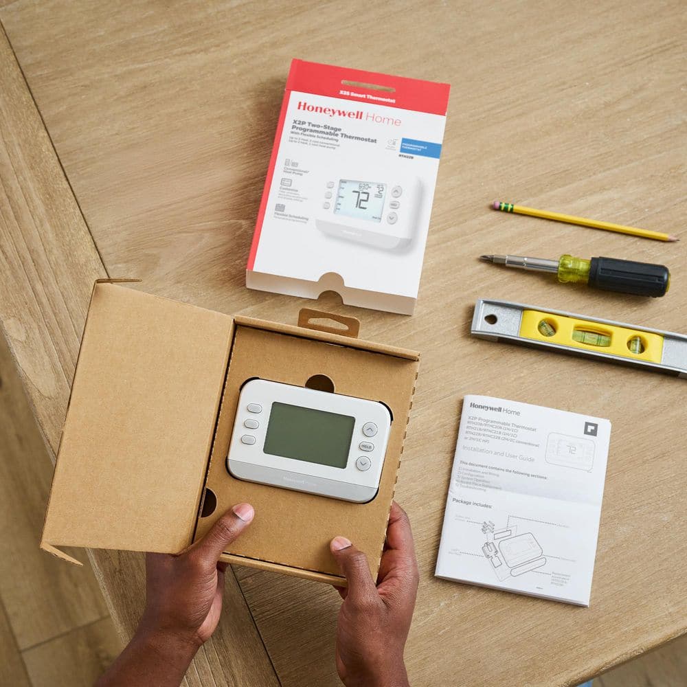 X2P Programmable Thermostat, Conventional/Heat Pump, Flexible Schedule - Hercitys