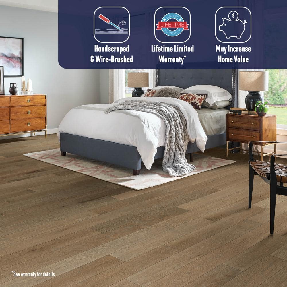 American Vintage Urban Coastal Red Oak 3/4 in. T x 5 in. W Scraped Solid Hardwood Flooring (23.5 sq.ft./ctn) - Hercitys
