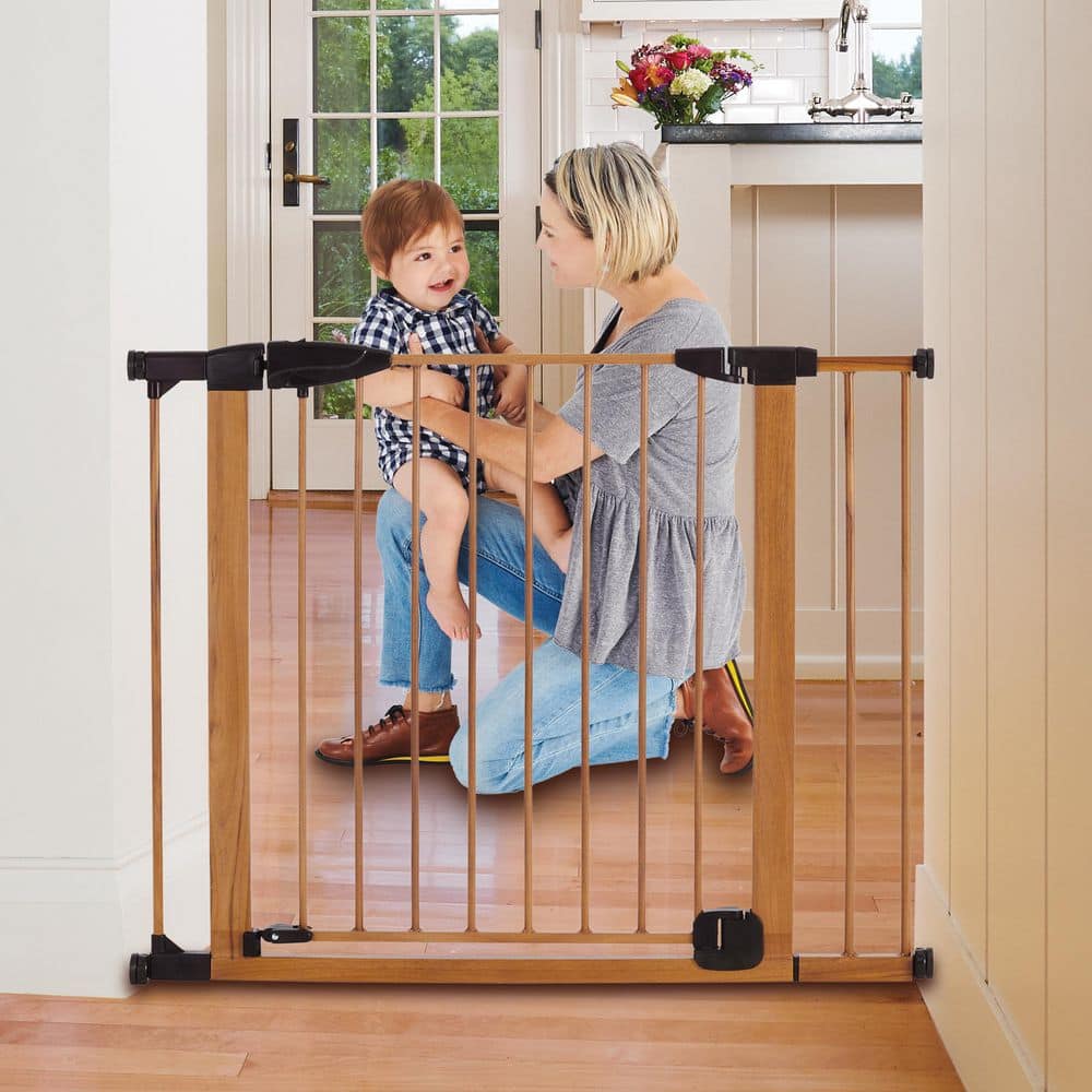 Woodcraft Steel Auto-Close 30 in Child Safety Gate - Hercitys