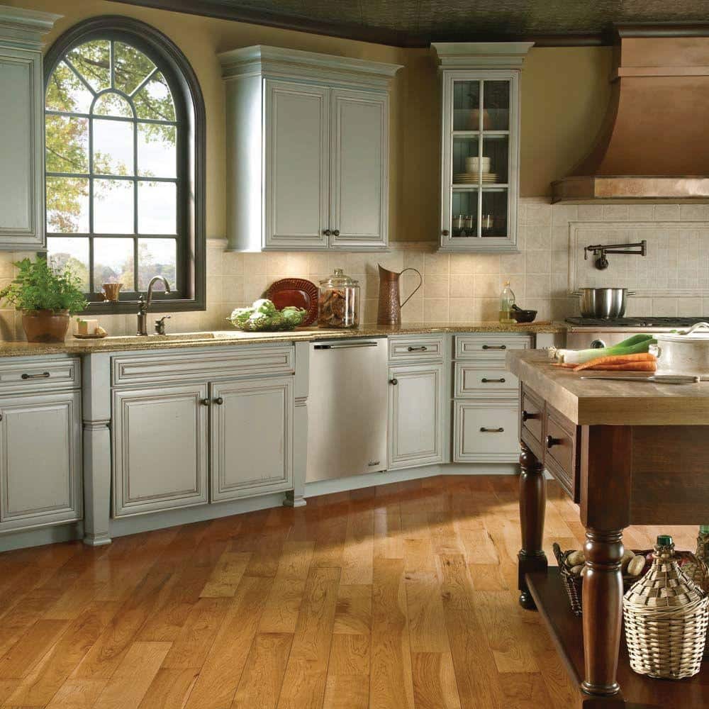 American Home Autumn Wheat Hickory 3/4 in. T x 2-1/4 in. W Smooth Solid Hardwood Flooring (20 sq.ft./ctn) - Hercitys