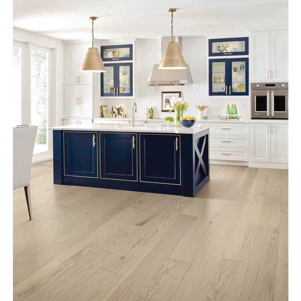 Pavillion Winds Red Oak 3/8 in. T X 6.3 in. W Tongue and Groove Engineered Hardwood Flooring (30.48 sq.ft./case) - Hercitys