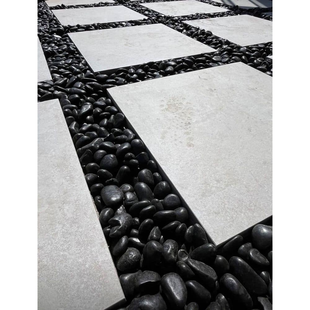 Polished Black 0.5 cu. ft . per Bag (0.75 in. to 1.25 in. Bagged Landscape Pebbles (1 Bag/0.5 cu. ft.) - Hercitys