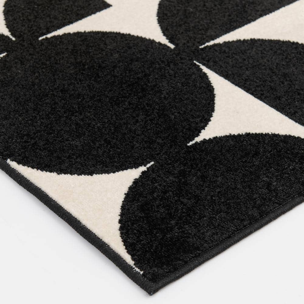 Tecopa Sevella Black 5 ft. 3 in. x 7 ft. 3 in. Geometric Polypropylene Indoor/Outdoor Area Rug - Hercitys