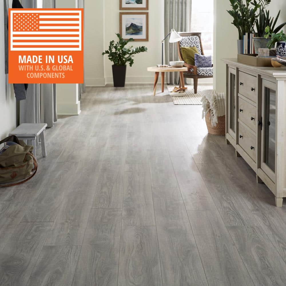 Silverton Oak 8 mm T x 7.5 in. W Water Resistant Laminate Wood Flooring (23.7 sqft/case) - Hercitys