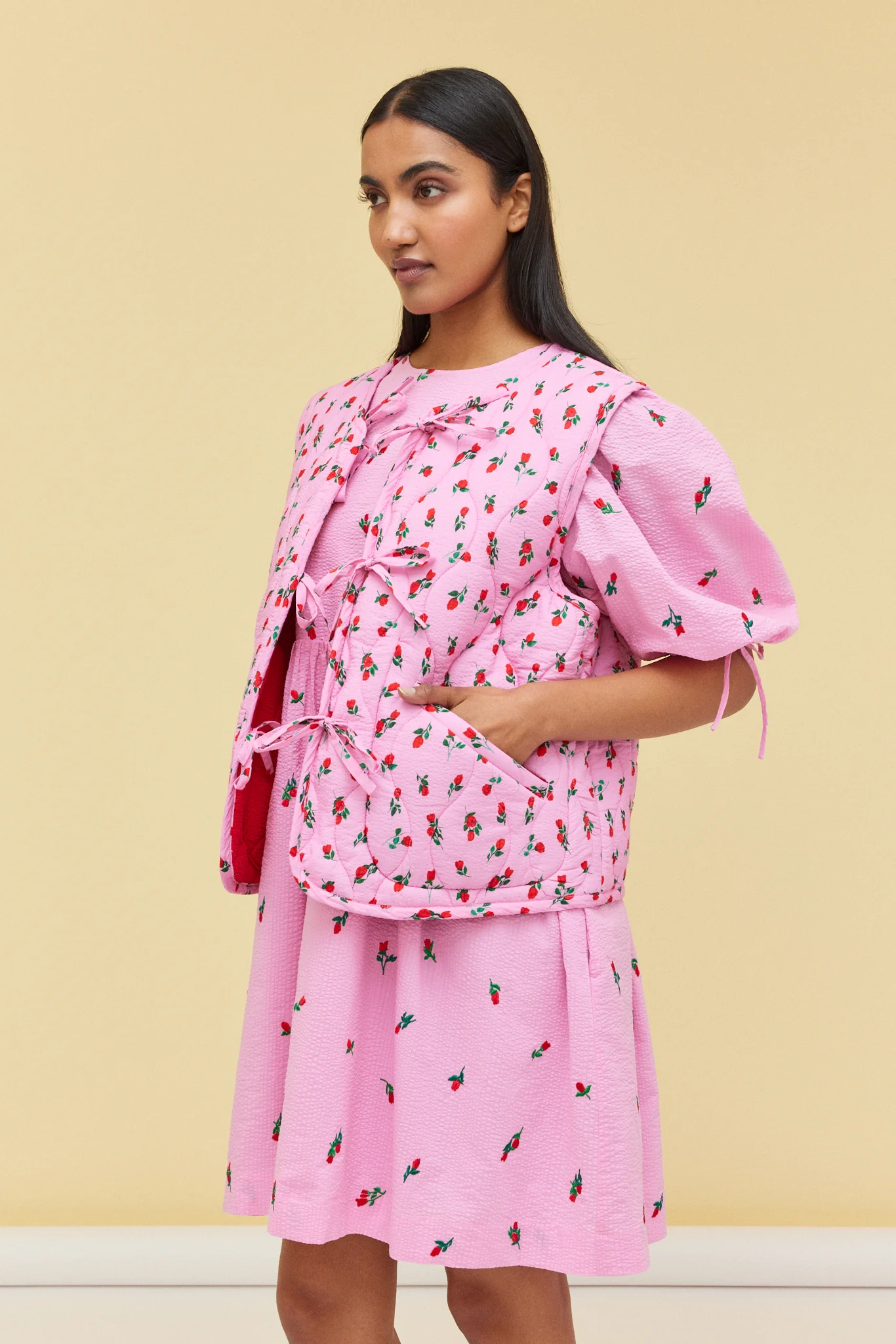 BOW-TIE REVERSIBLE QUILTED VEST - ROSES - Hercitys