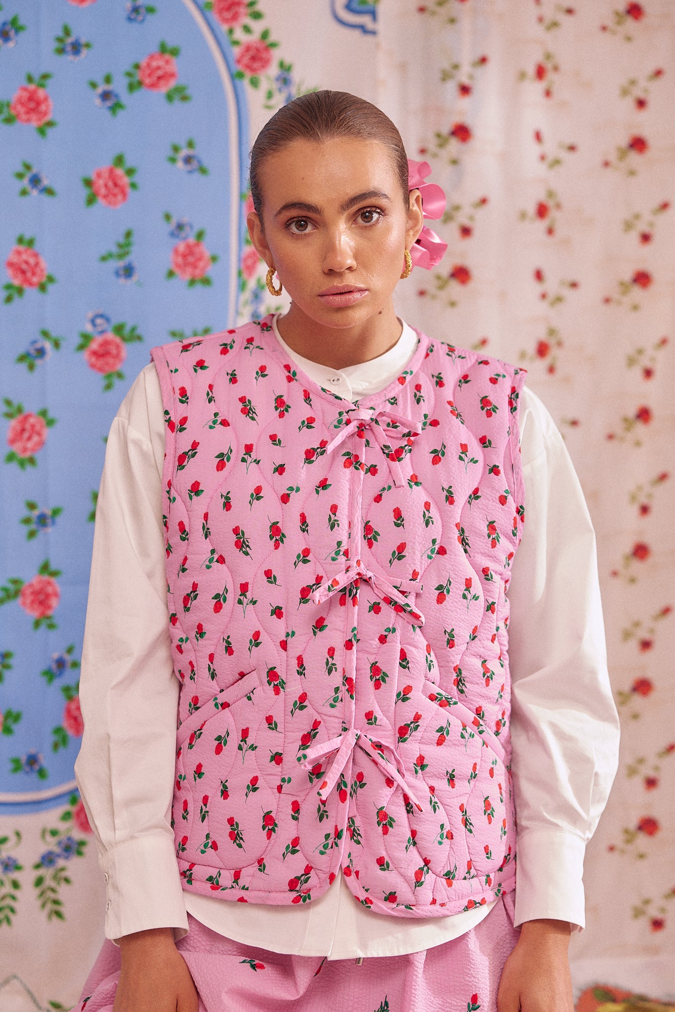 BOW-TIE REVERSIBLE QUILTED VEST - ROSES - Hercitys